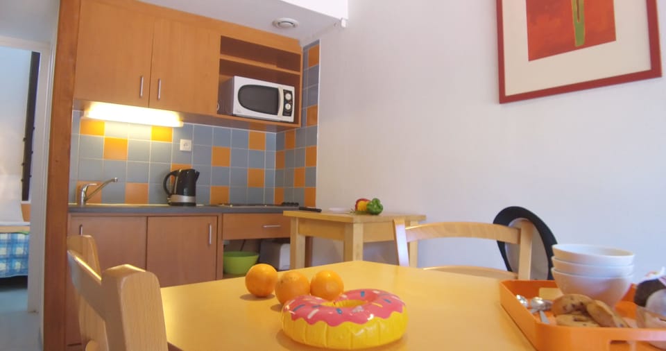 Fridge, microwave, stovetop, electric kettle