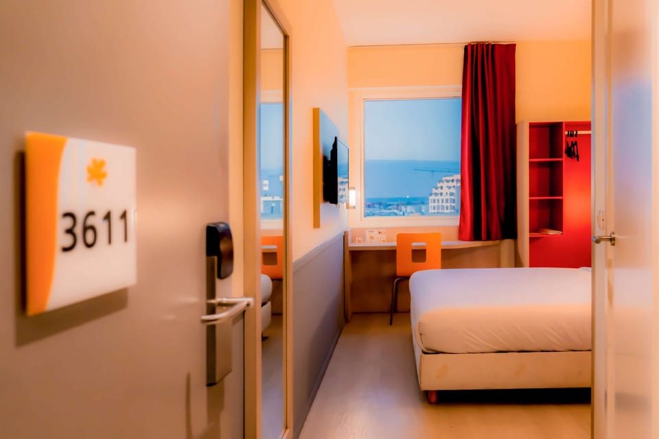 Standard Room, 1 Double Bed | 1 bedroom, premium bedding, individually furnished, desk