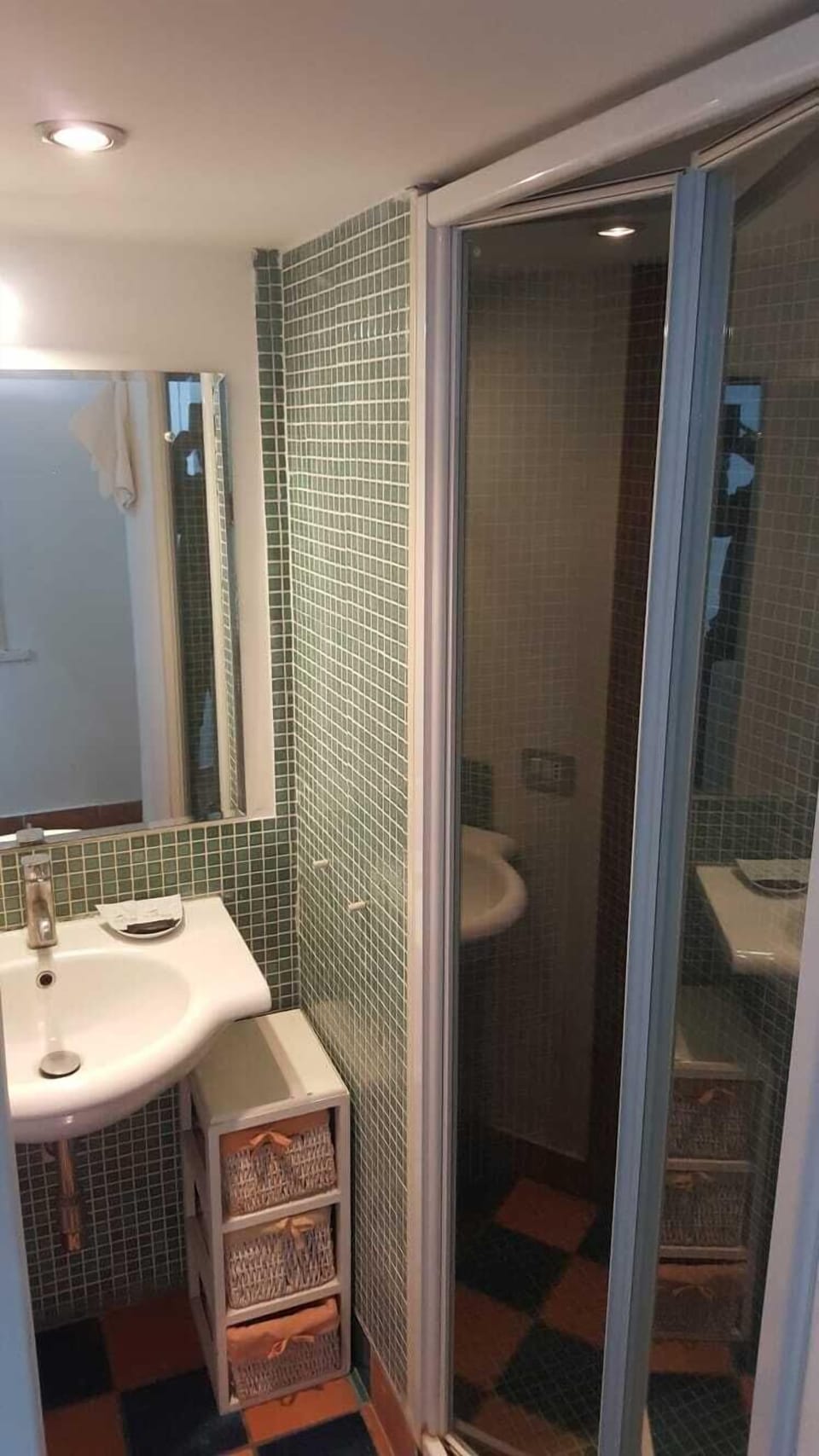 Family Duplex, Multiple Beds, City View | Bathroom | Free toiletries, hair dryer, bathrobes, towels