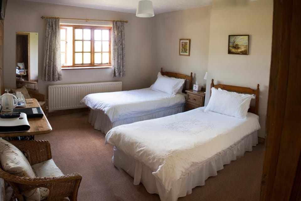 Premium bedding, desk, iron/ironing board, free WiFi