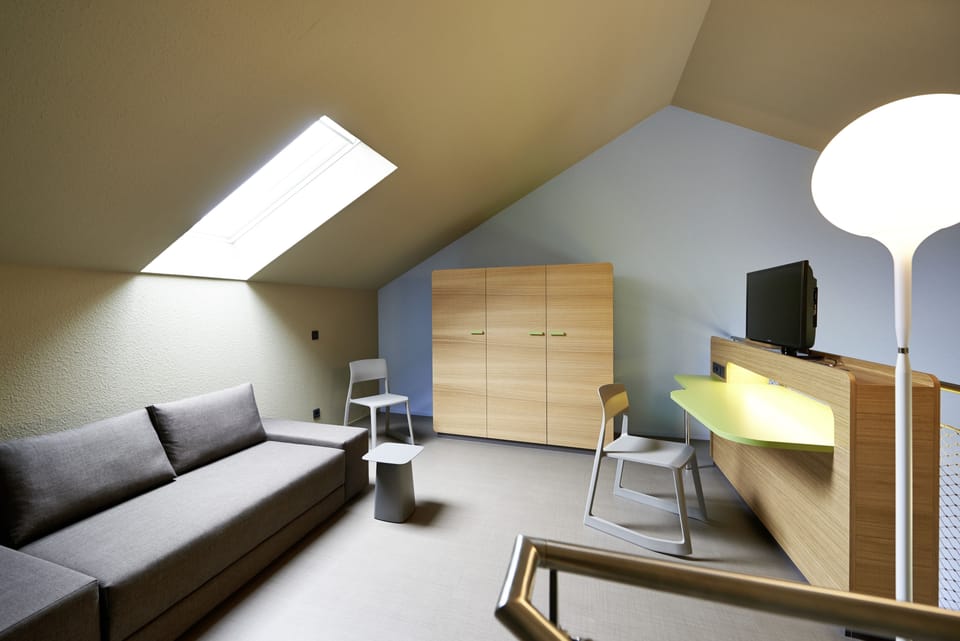 Flat-screen TV, iPad