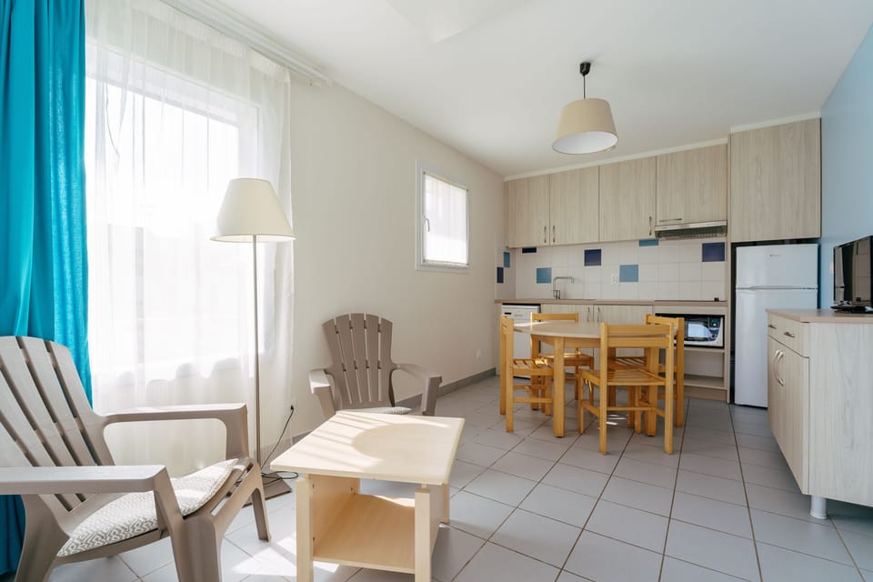 Cottage, 2 Bedrooms (5 Pers) | Private kitchen | Fridge, microwave, stovetop, electric kettle