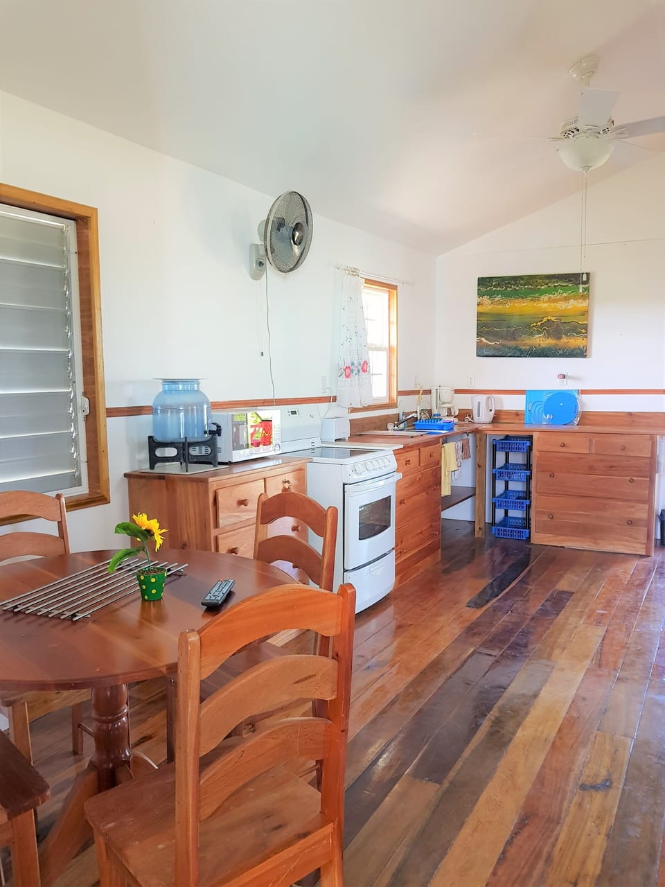 Cottage, 1 Queen Bed, Non Smoking | Private kitchen | Full-size fridge, cookware/dishes/utensils