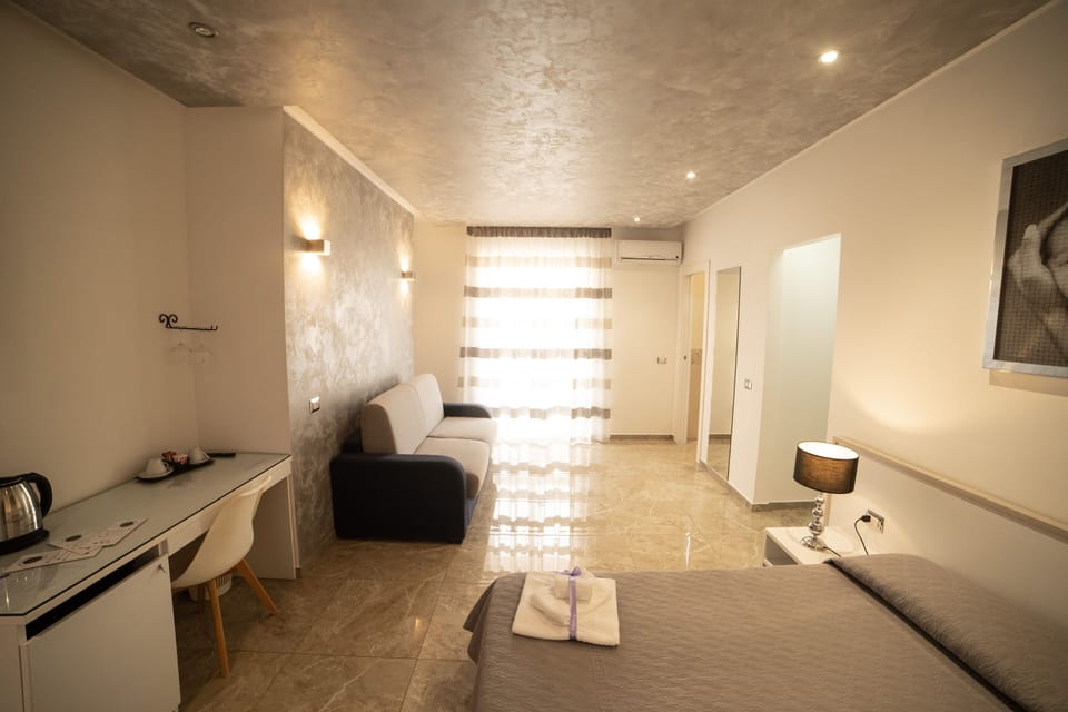 Deluxe Quadruple Room | In-room safe, desk, free WiFi, bed sheets