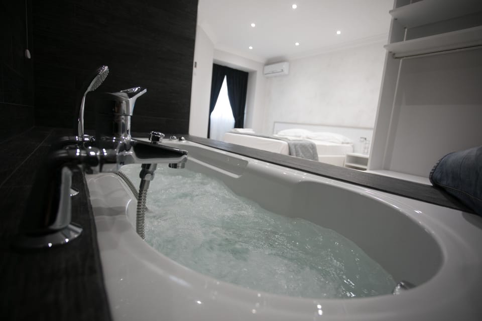 Suite, Jetted Tub | In-room safe, desk, free WiFi, bed sheets