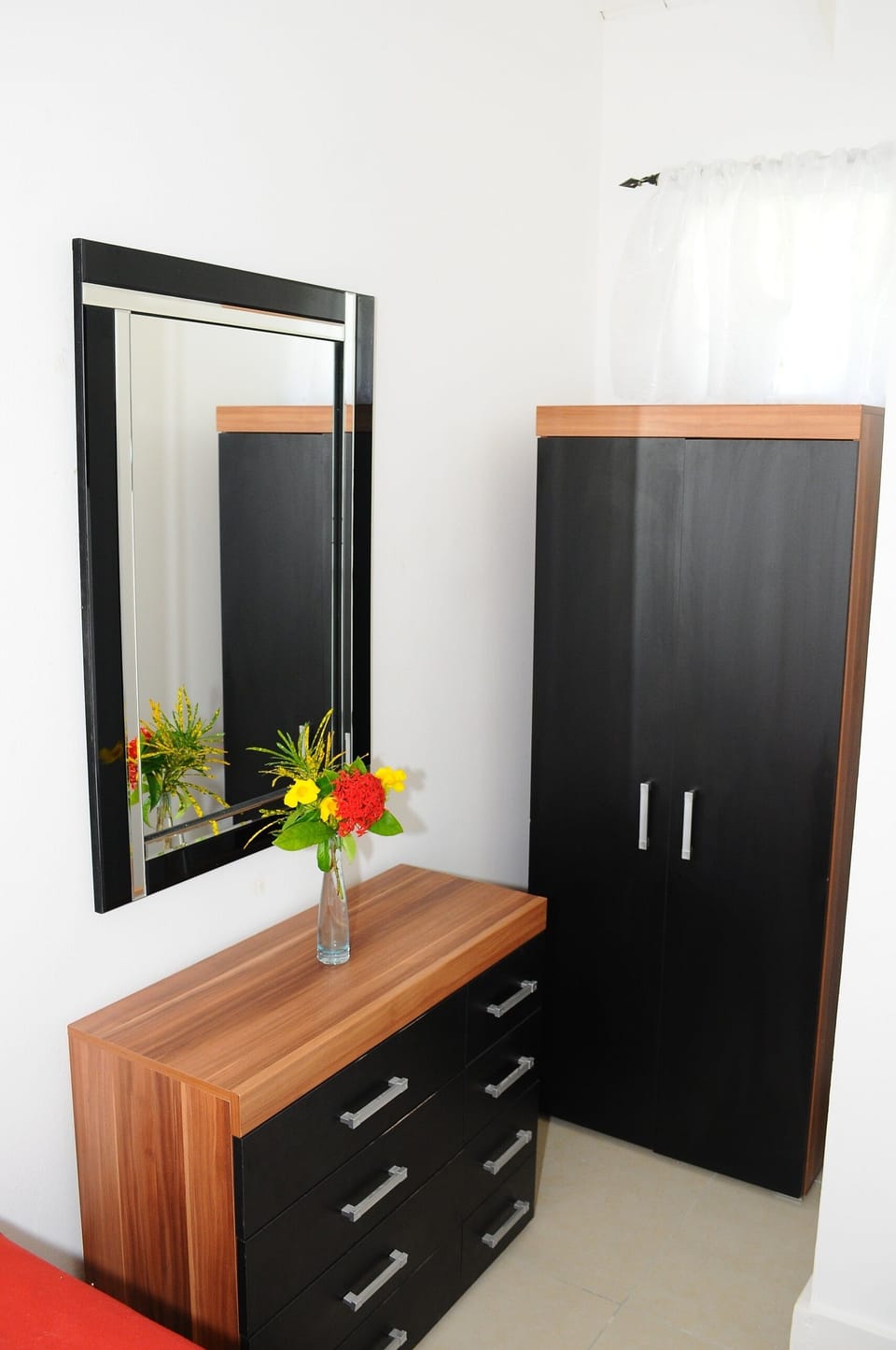 Quality Rooms  with Air Conditioning personal bathroom/Kitchen, Cable TV, Wifi 