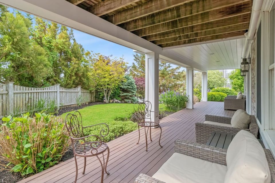 Exclusive use Farmer's Porch
