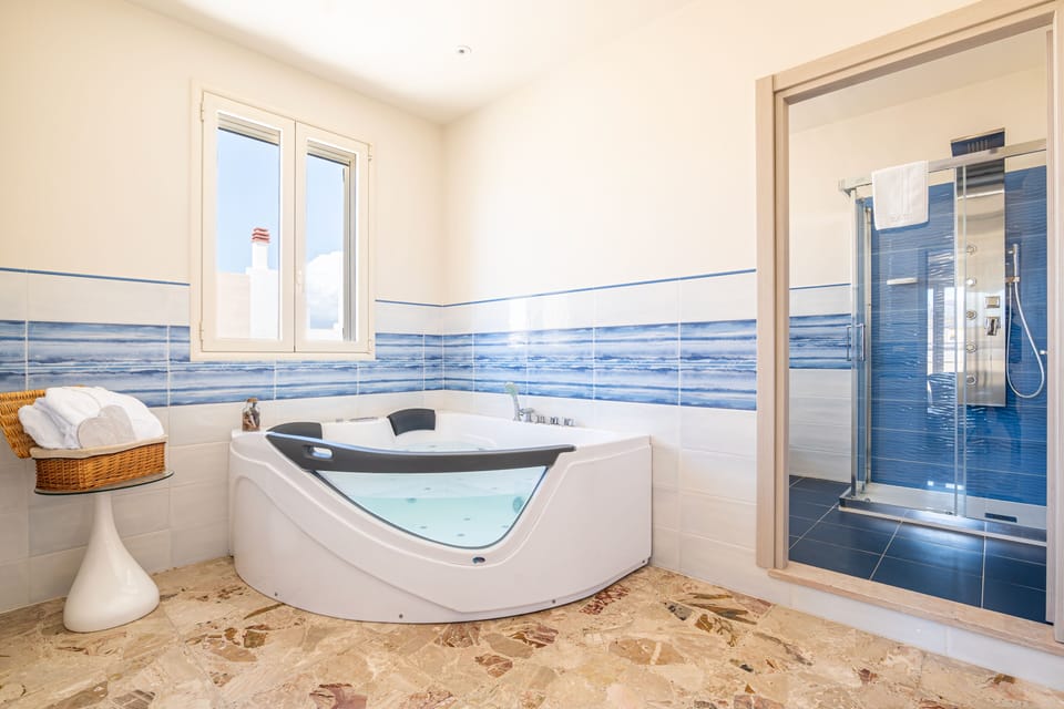 Luxury Studio Suite | Private spa tub