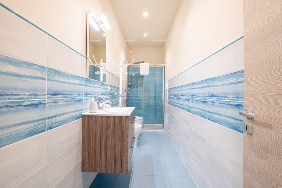 Luxury Triple Room | Bathroom | Eco-friendly toiletries, hair dryer, slippers, bidet