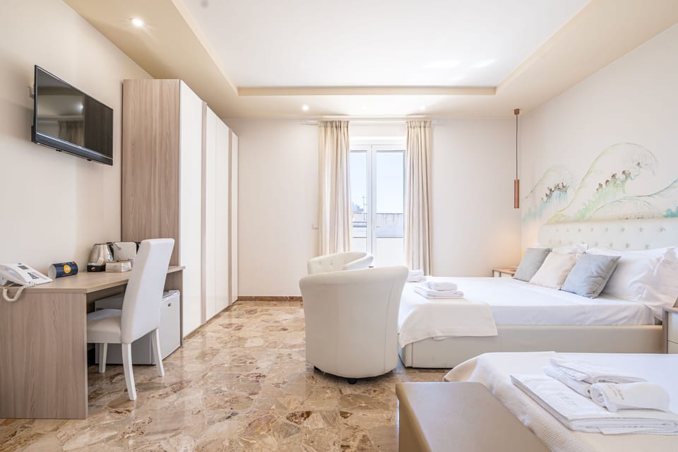 Luxury Studio Suite | Egyptian cotton sheets, premium bedding, memory foam beds, minibar