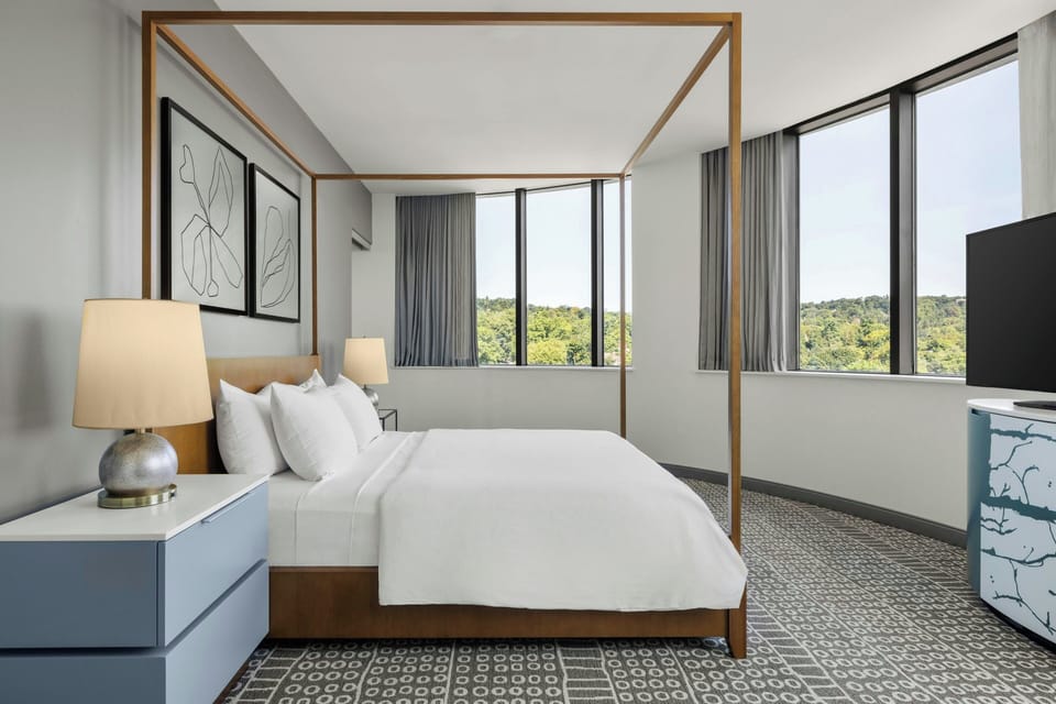 Suite, 1 King Bed, Non Smoking | Frette Italian sheets, premium bedding, pillowtop beds, minibar