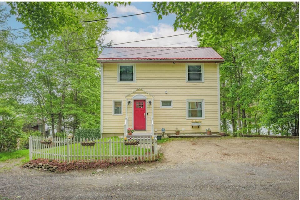 This is the side of the house you will see when you arrive! Welcome!