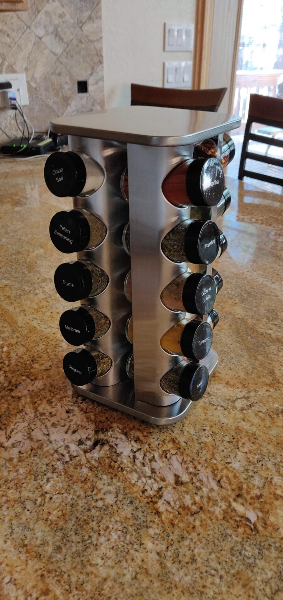 Spice rack with 20 spices to enhance your flavors