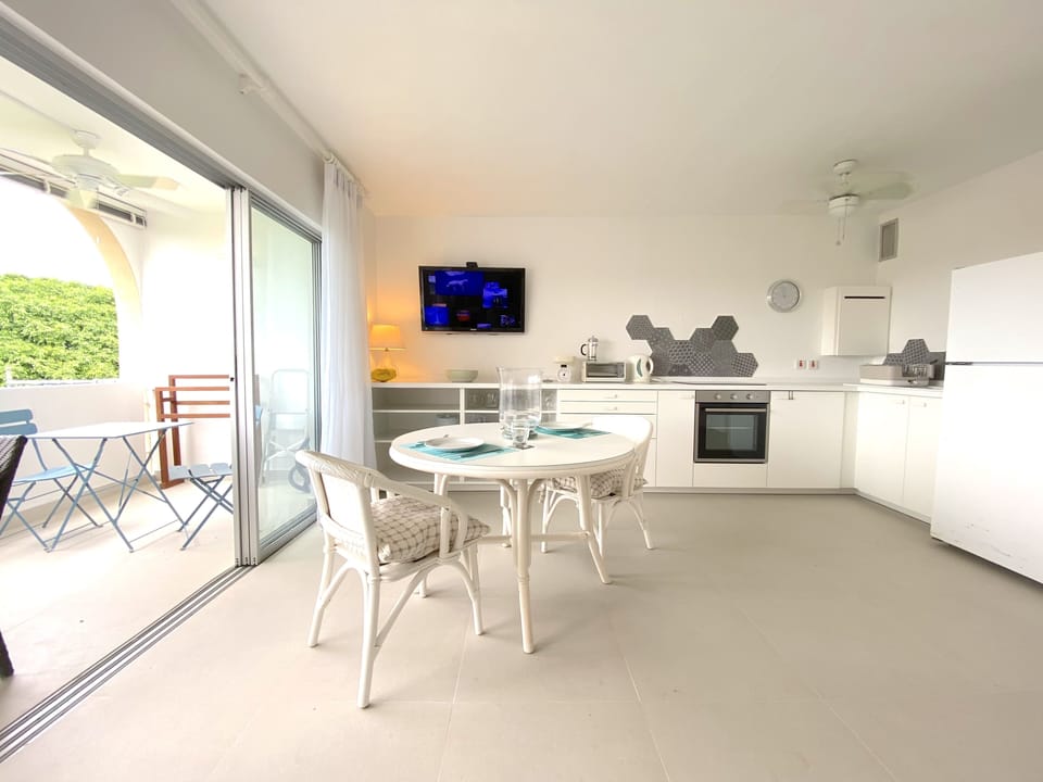 Open plan kitchen and dining area - ceramic cooktop and electric oven