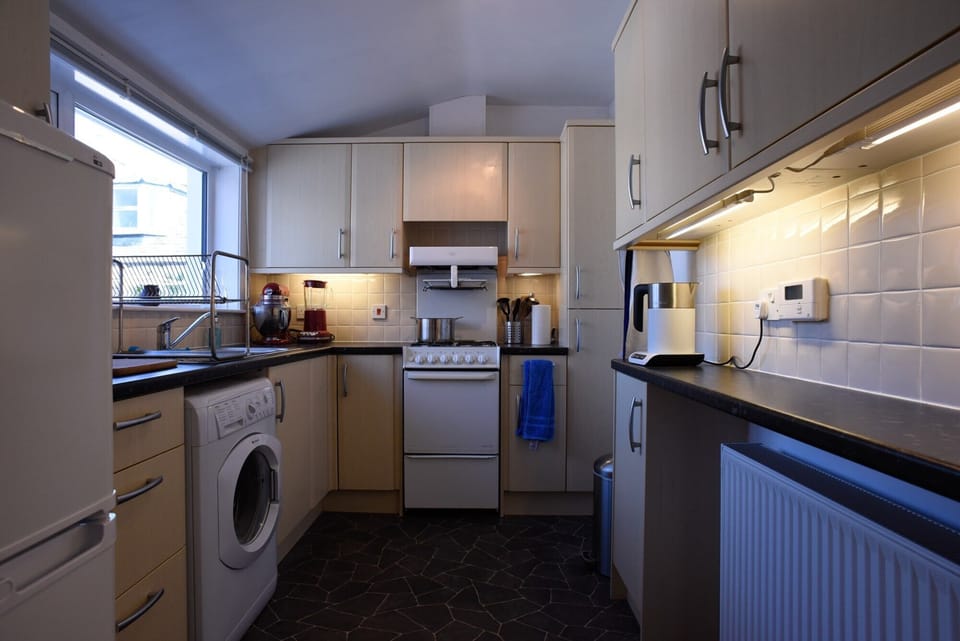 Well equipped kitchen (the cooker shown in the picture has been upgraded!)