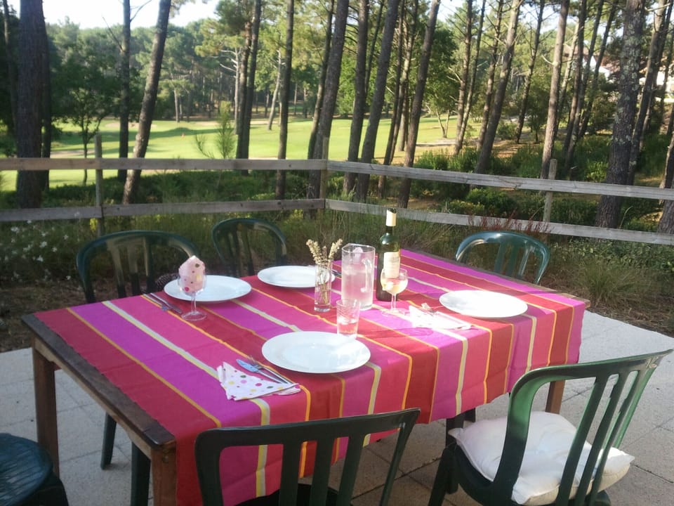 The terrace overlooking the 9th hole