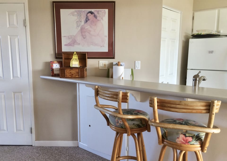 Relax with our Hawaiian Art Lady in Brown as you nurture yourself with food.