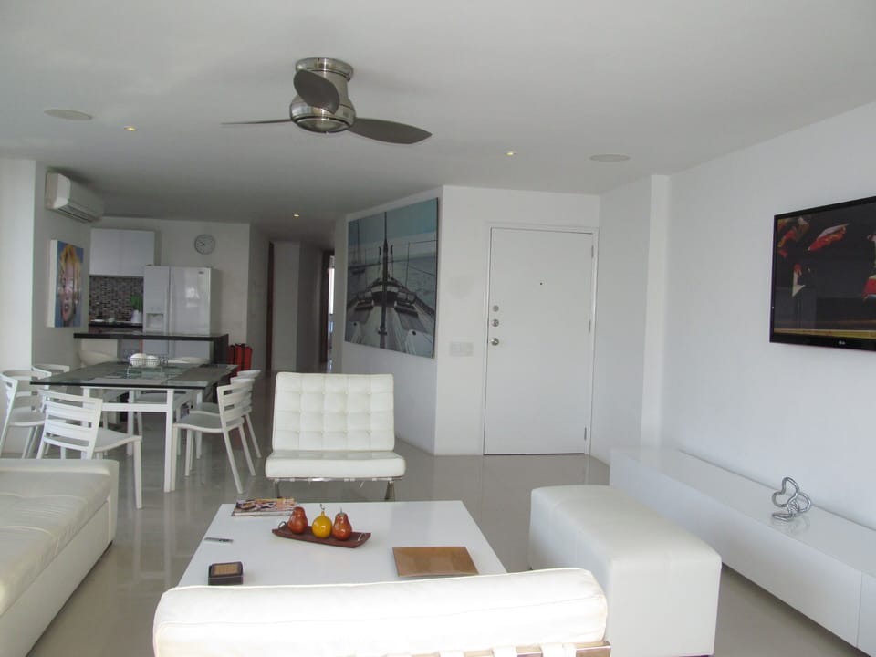 Spacious living room