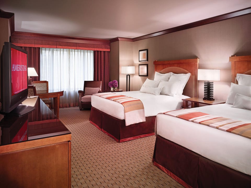 Premium bedding, in-room safe, desk, laptop workspace