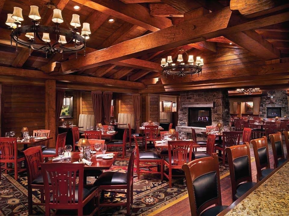 5 restaurants; breakfast, lunch, dinner, and brunch served