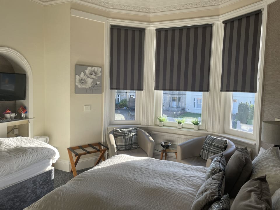 Family Room | Hypo-allergenic bedding, free cribs/infant beds, free WiFi, bed sheets
