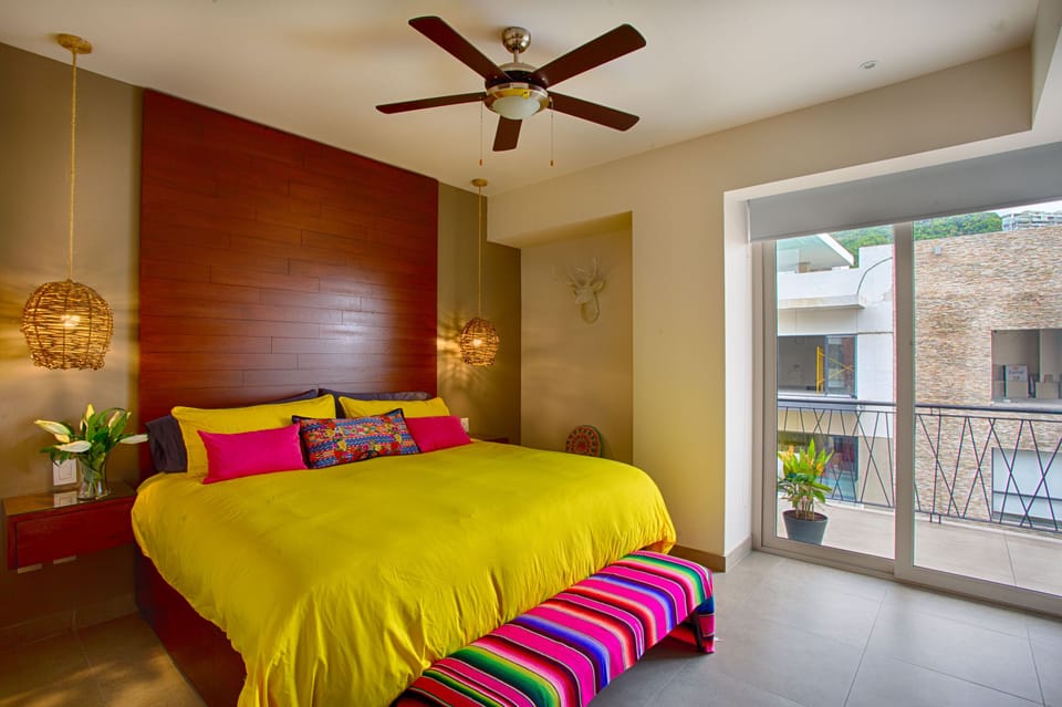 Bedroom with access to the balcony