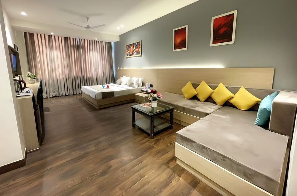 Premier Room, 1 Bedroom | 2 bedrooms, desk, WiFi (free)