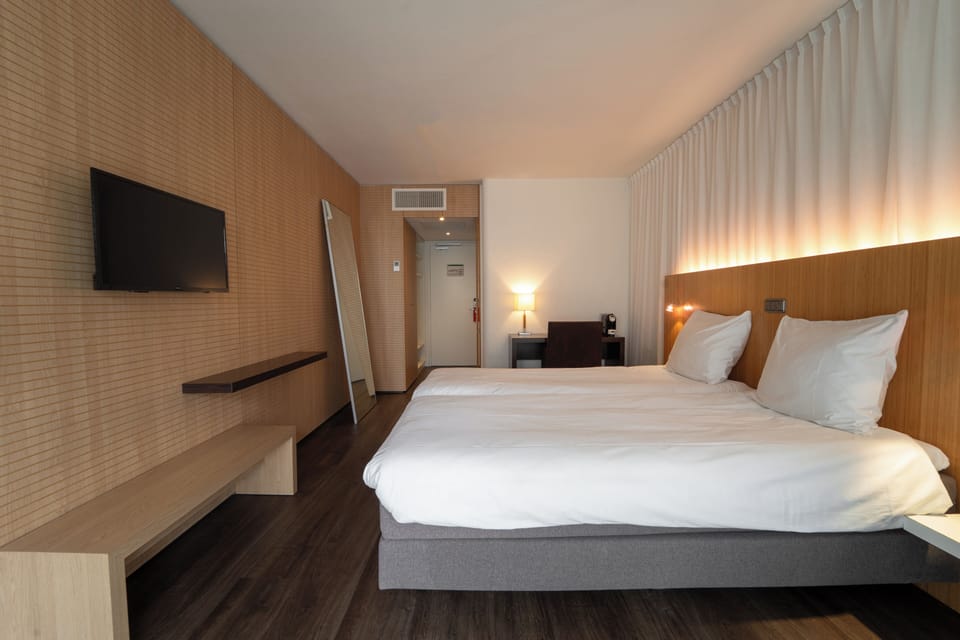 Comfort Twin Room | In-room safe, desk, cribs/infant beds, free WiFi