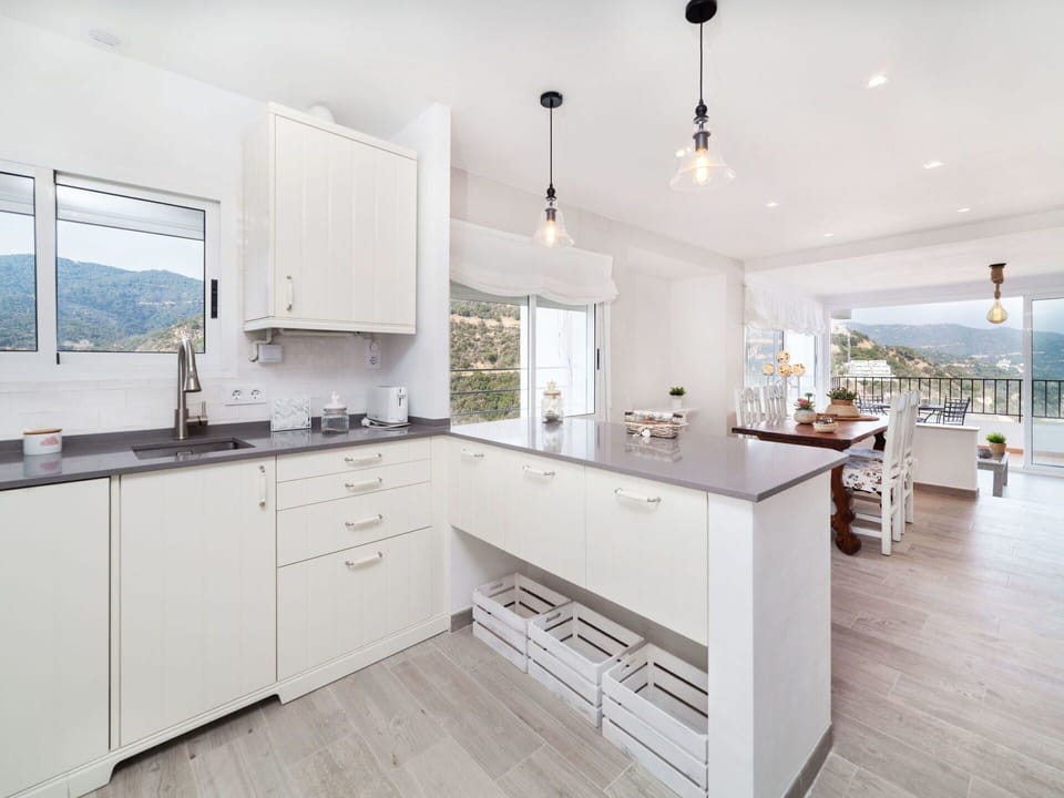 Countertop, Property, Room, Furniture, Kitchen, White, Cabinetry, Interior Design, Floor, Building