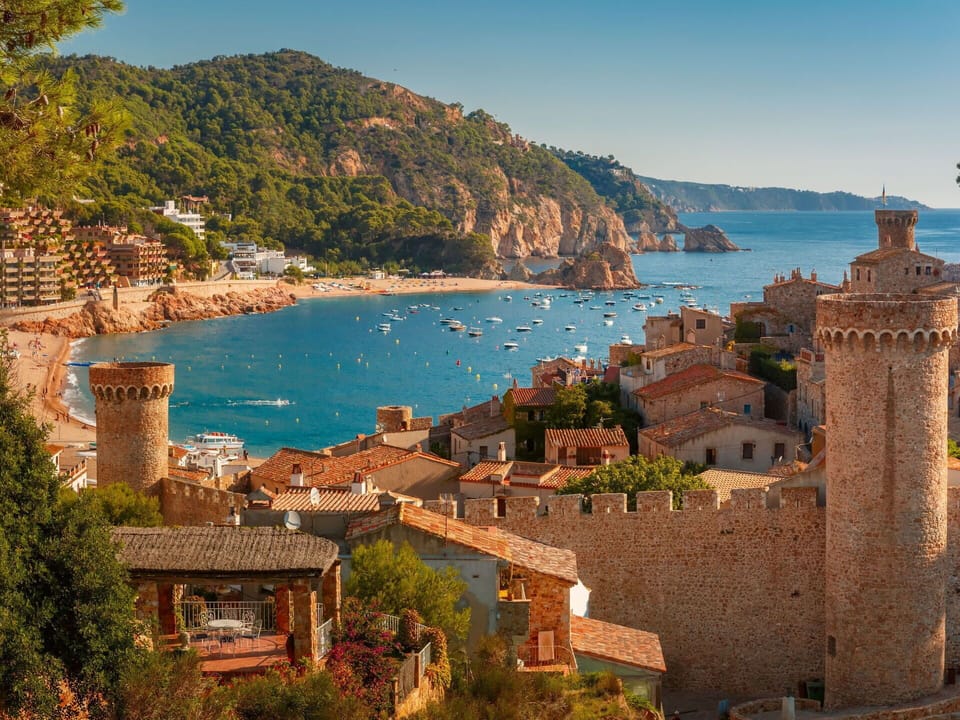 Water, Sky, Daytime, Azure, Building, Coastal And Oceanic Landforms, Body Of Water, Landscape, Beach, Natural Landscape