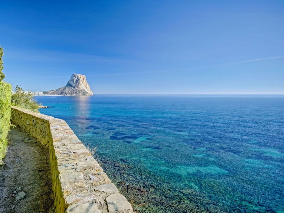 Water, Sky, Azure, Natural Landscape, Horizon, Landscape, Plant, Klippe, Headland