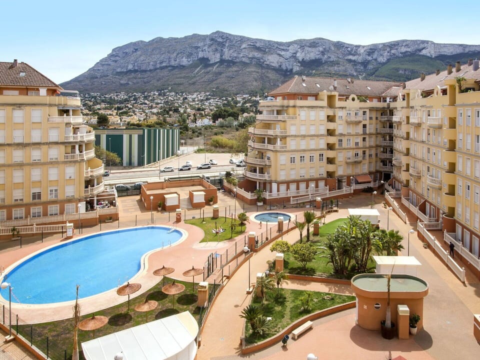 Building, Water, Sky, Property, Mountain, Window, Plant, Urban Design, House, Swimming Pool