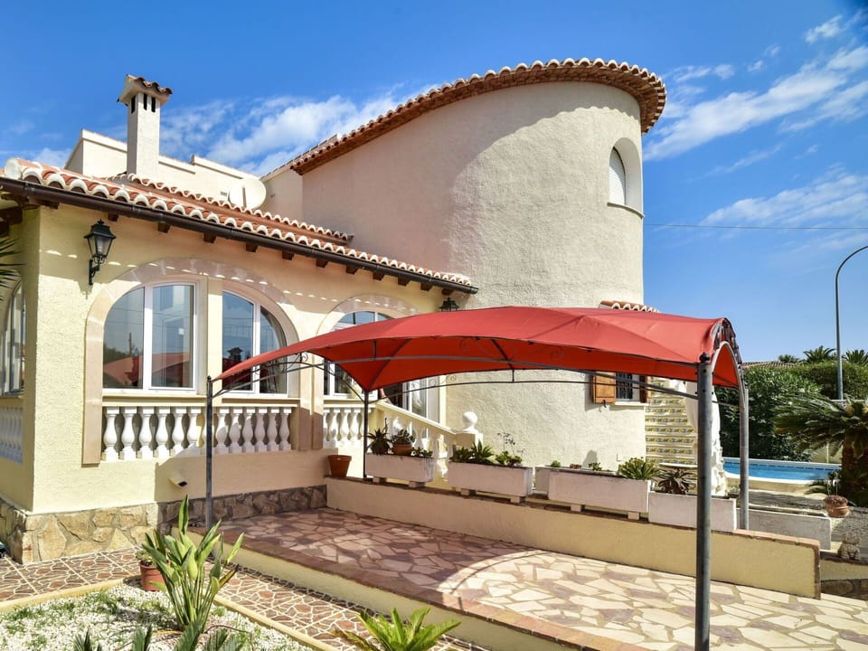 Property, House, Building, Real Estate, Architecture, Home, Residential Area, Villa, Roof, Shade