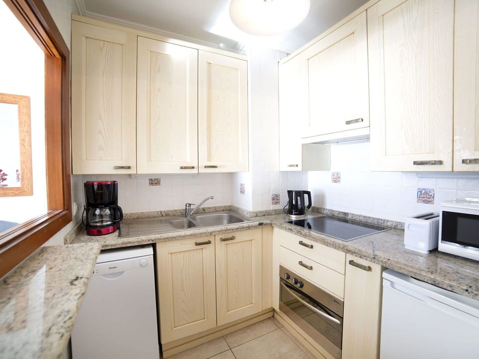 Property, Countertop, Room, Cabinetry, Kitchen, Furniture, Building, Interior Design, House, Home