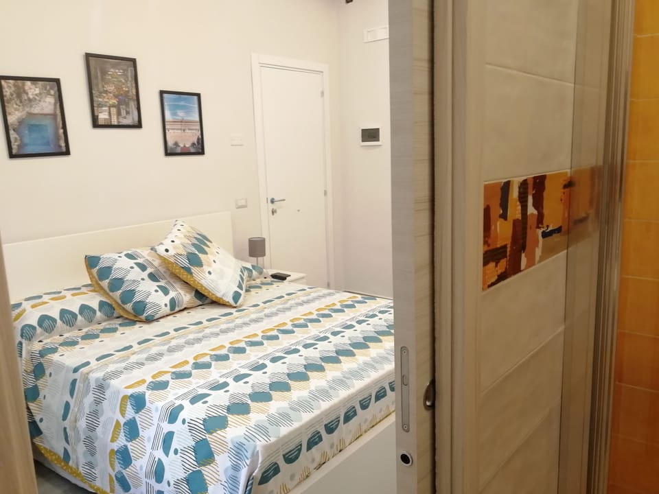 Economy Double Room | Desk, soundproofing, WiFi (free), bed sheets