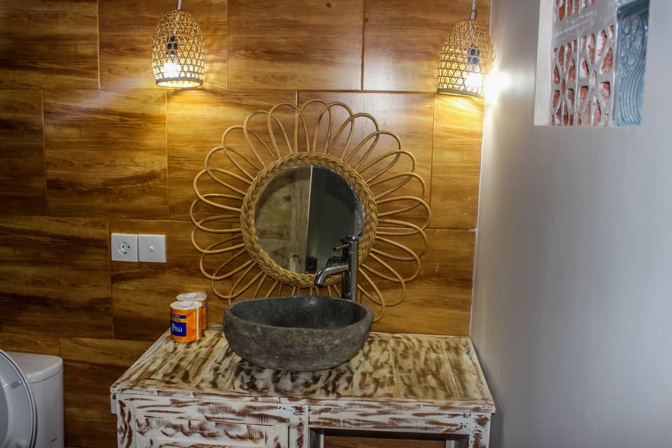 Deluxe Double Room | Bathroom sink