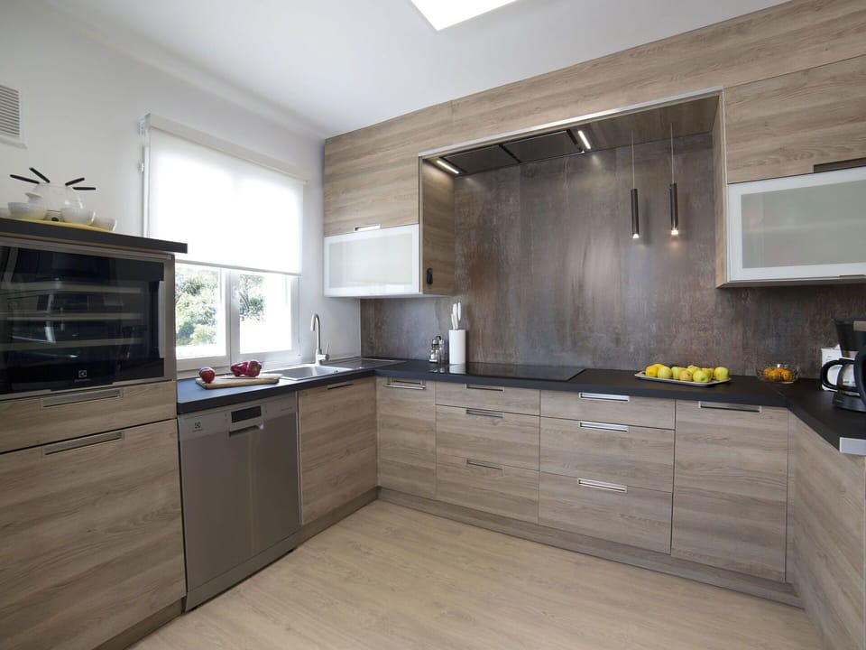 Countertop, Cabinetry, Room, Furniture, Property, Kitchen, Interior Design, Floor, Building, Cupboard