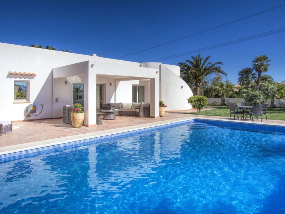 Property, Swimming Pool, House, Real Estate, Building, Home, Villa, Architecture, Residential Area, Estate