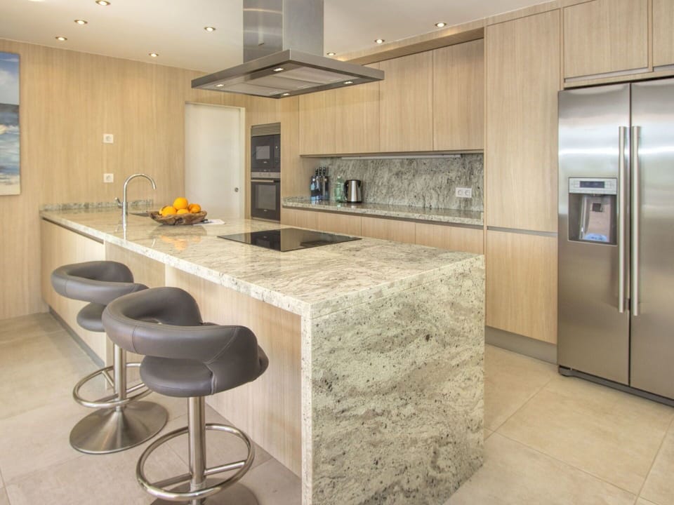 Countertop, Property, Room, Furniture, Cabinetry, Kitchen, Interior Design, Building, Bar Stool, Floor
