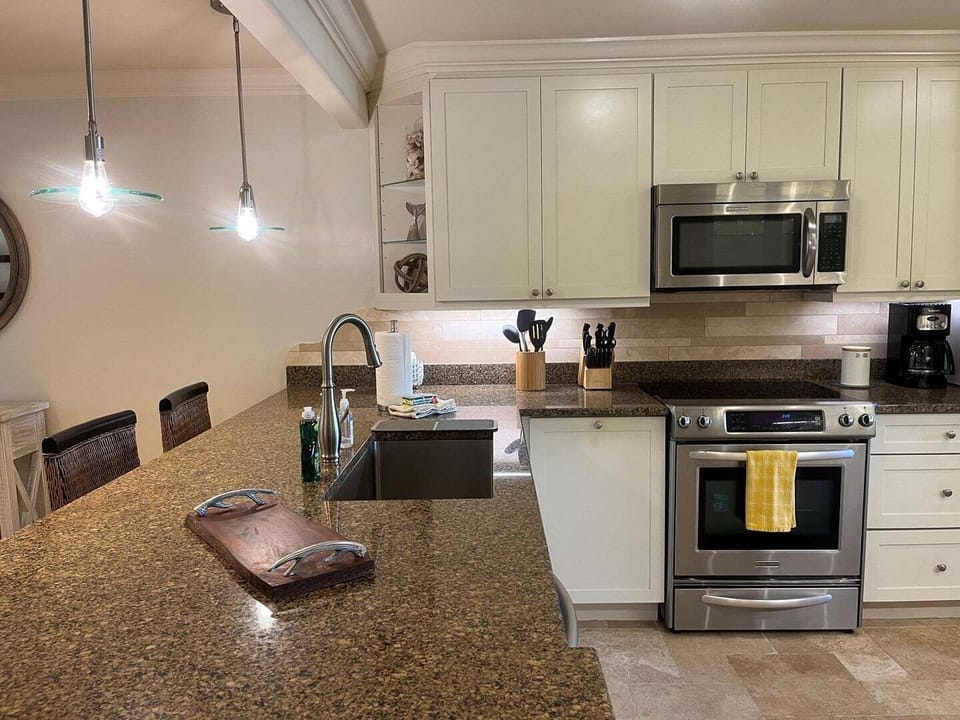 Kitchen - Breakfast Bar