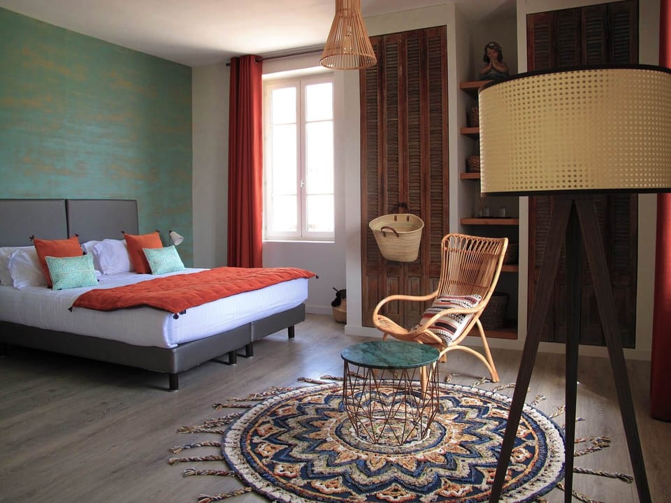 CHAMBRE DOUBLE LIT KING SIZE