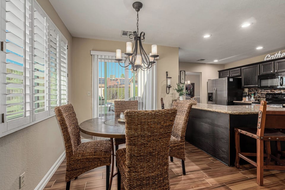 Table for 4 in kitchen.