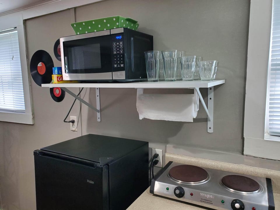 Enough kitchen extras to get you started. 