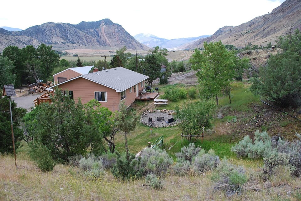 Stay like a local! Gorgeous views of the Devils Slide & local wildlife.