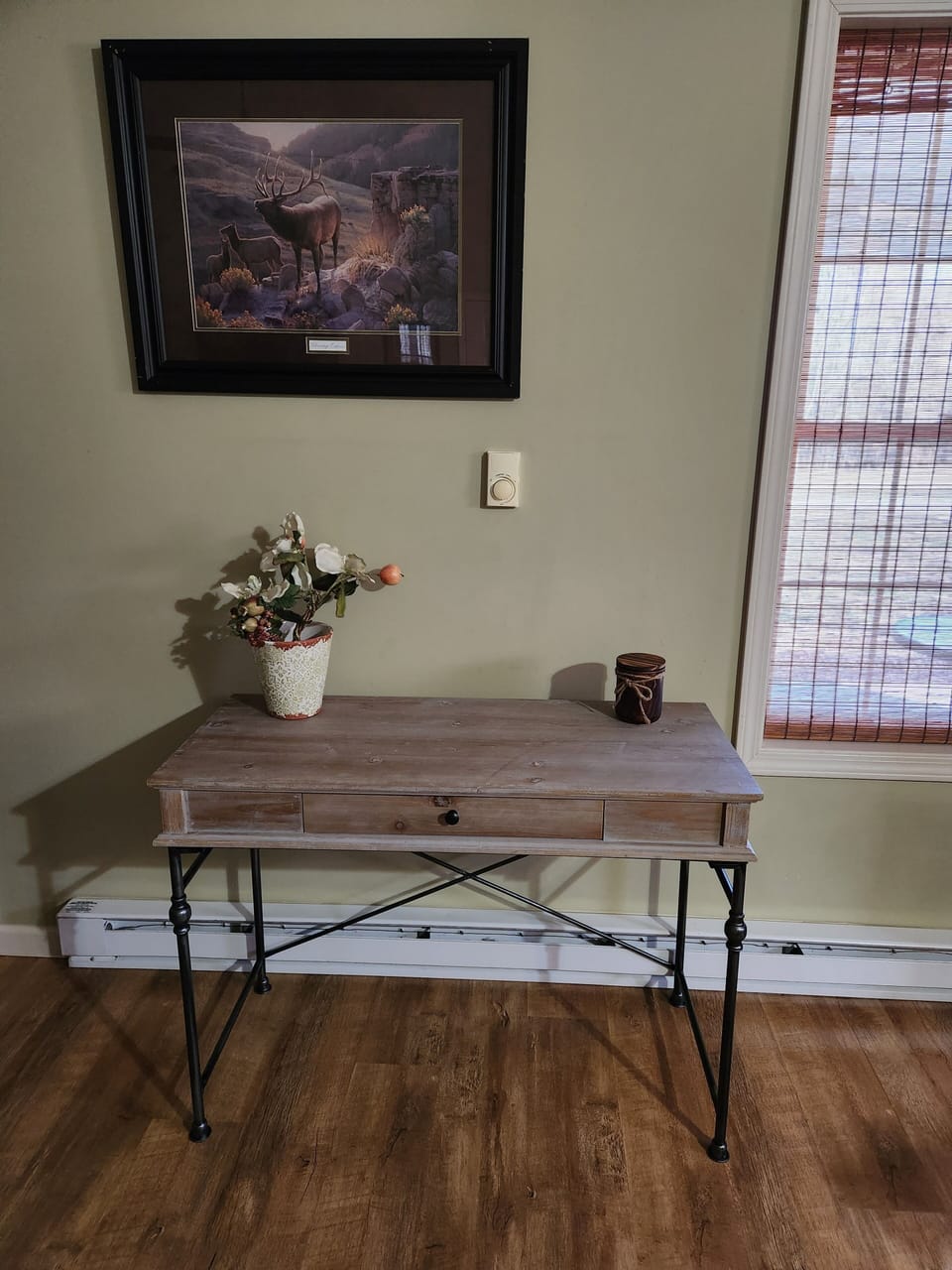 A small desk for work, etc.