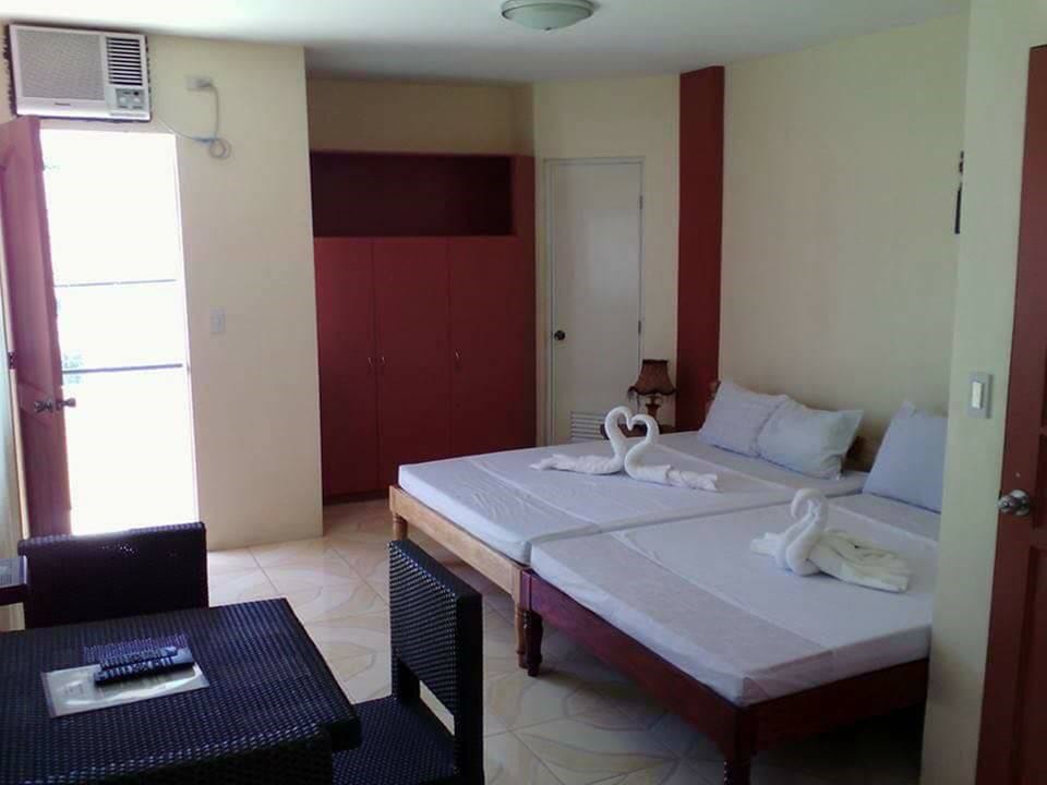 Family Room | Desk, free WiFi, bed sheets