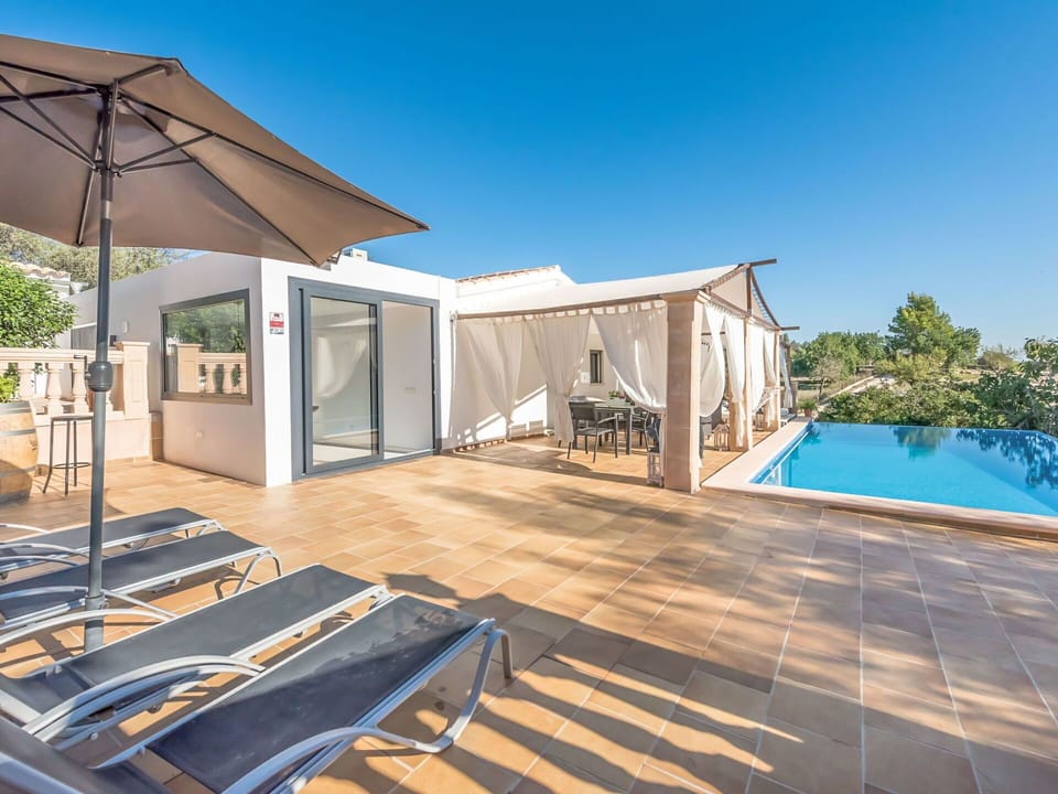 Property, House, Home, Building, Real Estate, Architecture, Swimming Pool, Roof, Residential Area, Room