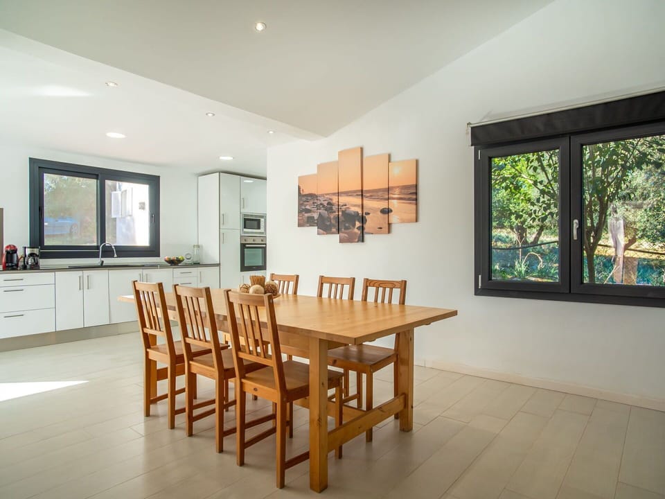 Table, Furniture, Wood, Interior Design, Chair, Building, Rectangle, Flooring, Floor, Wood Stain