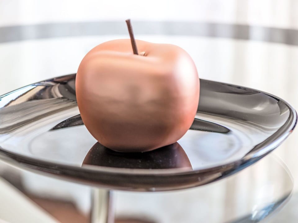 Apple, Fruit, Natural Foods, Serveware, Produce, Still Life Photography, Food