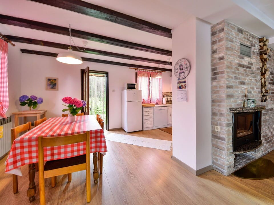 Room, Property, Interior Design, Building, Floor, Furniture, Ceiling, Wood Flooring, House, Wall